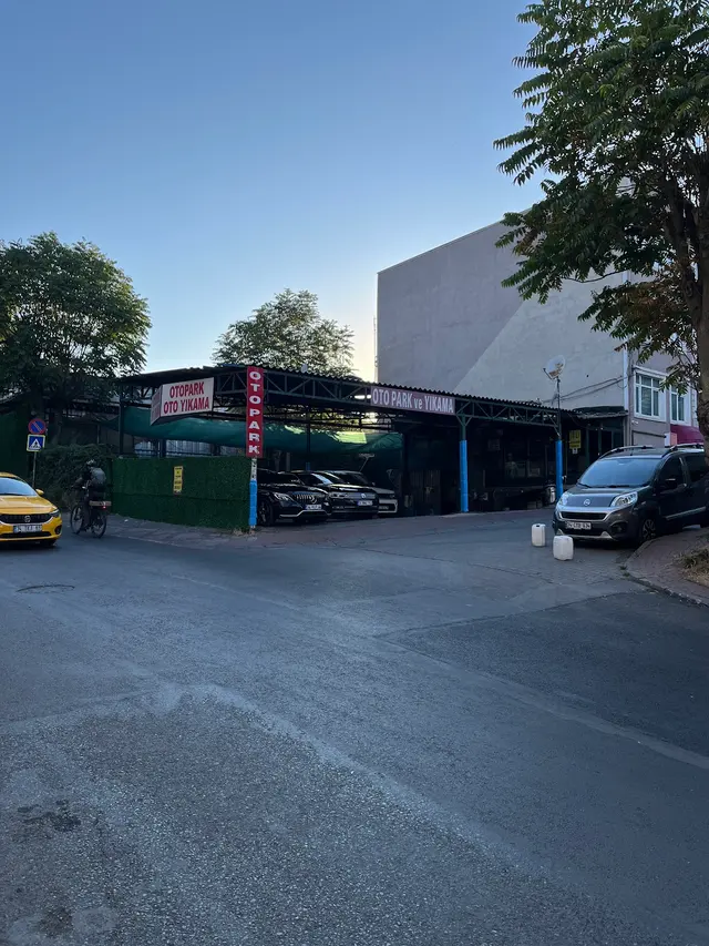 Oto Park Ve Yıkama - Car Park And Car Wash - Парковка И Мойка Автомобилей