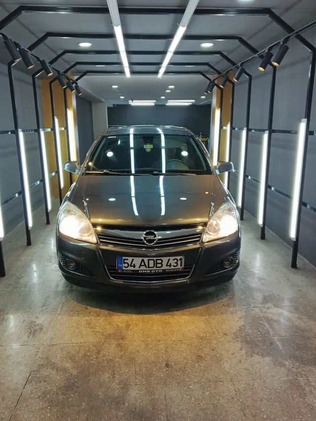 Lucca Garage